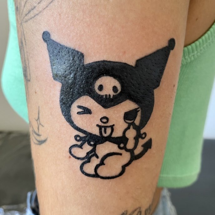 Hola! Empecé a tatuar así que les quería compartir algunos de mis trabajos. Me ayudarían mucho con un mg o rt 🤍