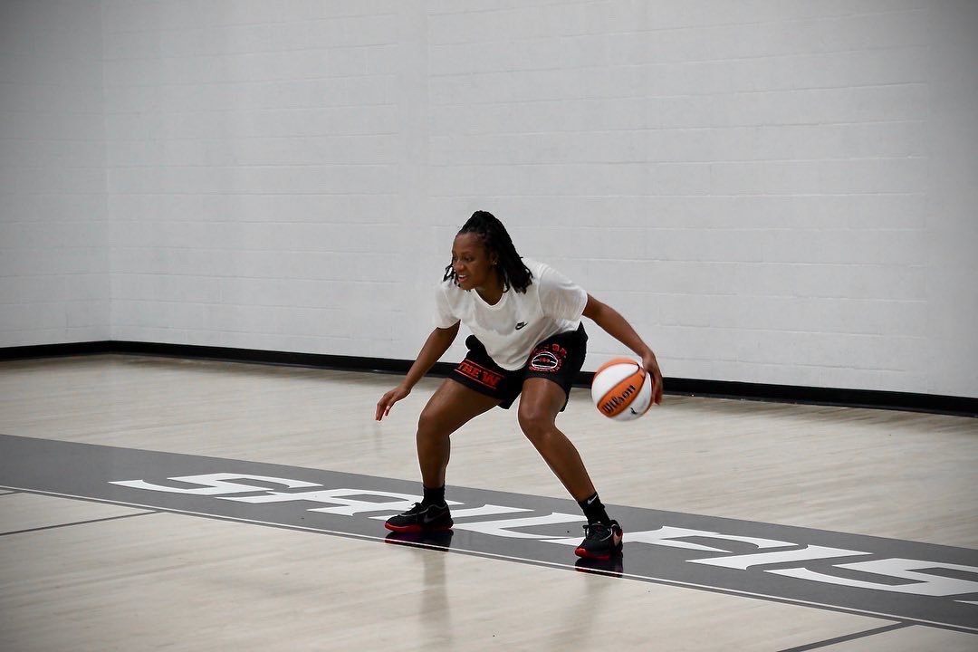 hamiltonhoopsfl's tweet photo. There’s no denying why Kelsey Mitchell is a star, she’s been tearing up the off season. It’s been a pleasure to be a small part of the work. https://t.co/MGUrVNTfvS