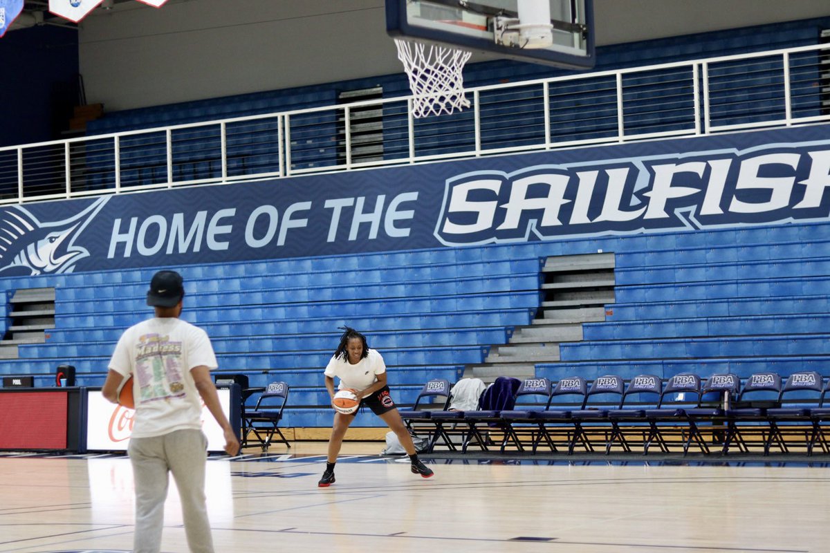 hamiltonhoopsfl's tweet photo. There’s no denying why Kelsey Mitchell is a star, she’s been tearing up the off season. It’s been a pleasure to be a small part of the work. https://t.co/MGUrVNTfvS