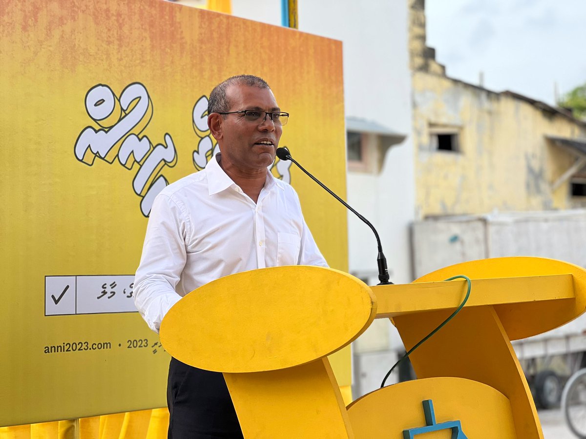 Simwarr's tweet photo. ނައިފަރުގެ އެމްޑީޕީގެ ލޮބުވެތި މެމްބަރުންނާއި ރައީސް ނަޝީދު ބައްދަލު ކުރުން.

ނައިފަރު އަބަދުވެސް #ހިތްތަކުގެރައީސް އެކު 💪

#ހިތާހިތުގެގުޅުން 💛
#ހިތްތަކުގެރައީސް 💛

#Anni2023
#FikureggeDhirun https://t.co/mWDWoes90B