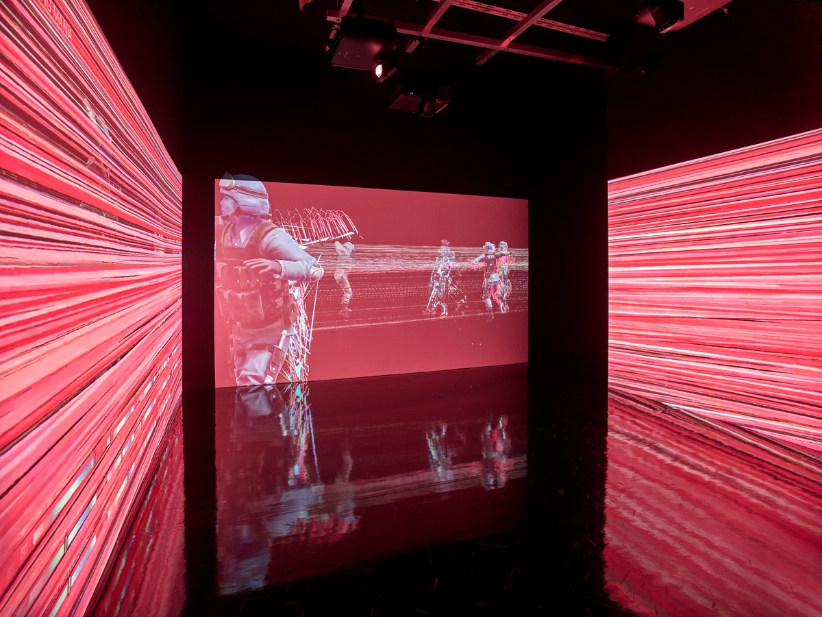 Hito Steyerl ist eine der bedeutensten Künstler*innen der Gegenwart. Diesen Freitag diskutieren wir ihre künstlerische Praxis beim #K21Encounters.
Hier mehr erfahren: bit.ly/3WgOnVB
📷© VG Bild-Kunst, Bonn, 2020. Foto: Achim Kukulies