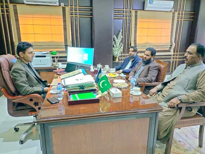 buetkofficial's tweet photo. سردار مہر اللہ قمبرانی نے ڈاکٹر سہراب خان بزنجو سے ان کے آفس میں ملاقات کی اور انھیں جامعہ کے وائس چانسلر کا عہدہ سنبھالنے پر مبارکباد دی اور اپنی نیک خواہشات کا اظہار کیا۔ اس ملاقات میں جامعہ کے رجسٹرار ڈاکٹر جلال شاہ اور انجینئر داؤد بلوچ چیرمین سی ایس آئی ٹی بھی موجود تھے. https://t.co/KBOUWEqWBM