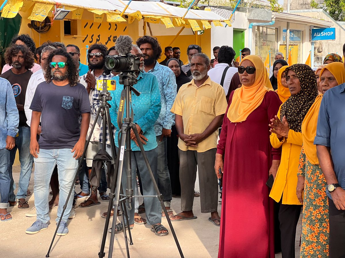 ނައިފަރުގެ އެމްޑީޕީގެ ލޮބުވެތި މެމްބަރުންނާއި ރައީސް ނަޝީދު ބައްދަލު ކުރުން.

ނައިފަރު އަބަދުވެސް #ހިތްތަކުގެރައީސް އެކު 💪

#ހިތާހިތުގެގުޅުން 💛
#ހިތްތަކުގެރައީސް 💛

#Anni2023
#FikureggeDhirun