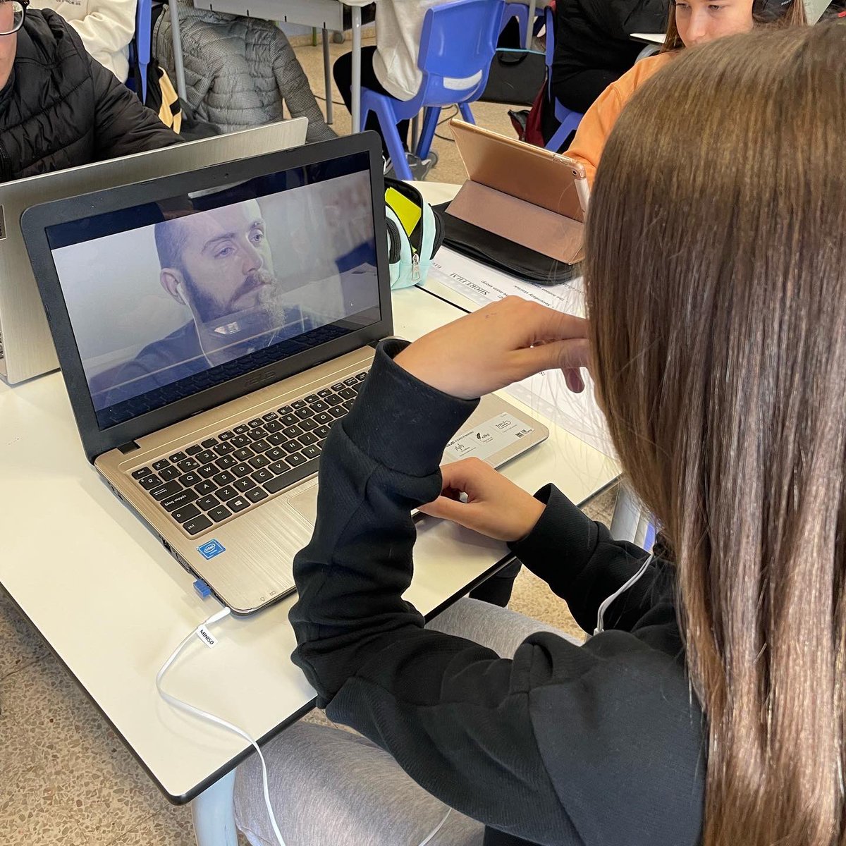 colemariaasunta's tweet photo. 4th ESO have practised our oral skills using different short films and thinking tools.💪🏻
The “Story routine” and the thinking keys have helped us to analyse and find out the hidden message, then we have shared our learning with the class.
It’s been fun!
#learningenglishisfun https://t.co/6kEc7enFWo