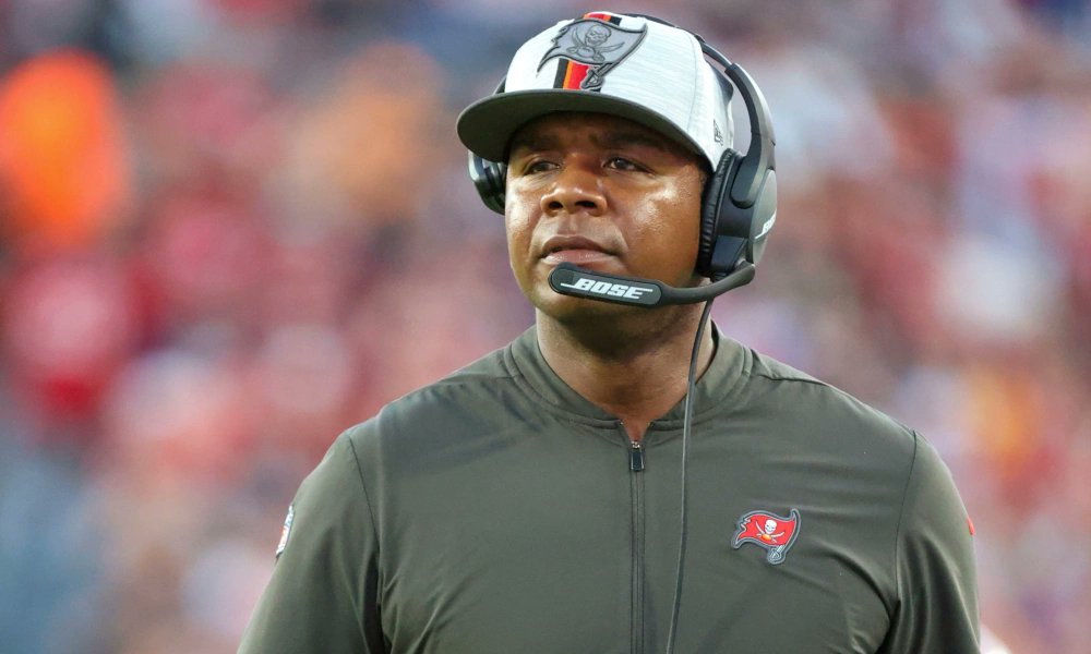 NFL_DovKleiman's tweet photo. Report: The #Bucs to fire Offensive Coordinator Byron Leftwich.

The team had plans to fire Leftwich since their Bye week mid-season but Todd Bowles decided to keep him at the time, per @PewterReport

https://t.co/OBe6W86wo7 https://t.co/TkYzoD3K2Y