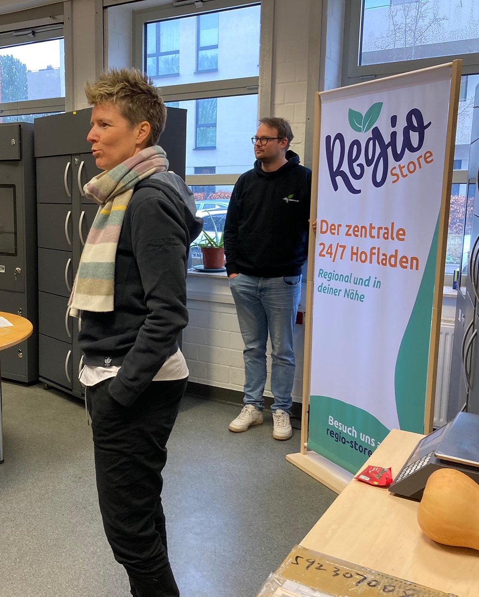 SinaBeckmann4's tweet photo. Als Sprecherin für #Innovationen &amp; #Startups bin ich in #Niedersachsen unterwegs. So habe ich das Startup-Zentrum #Seedhouse in Osnabrück besucht. Hier werden vor allem Gründer*innen aus den Bereichen #Agrar, #Food &amp; #Digitalisierung in verschiedenen #Accelerator|en unterstützt. https://t.co/KpsMSYPXA8