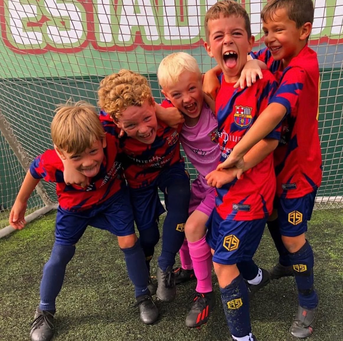 fusedSPORTMCR's tweet image. Become a winner, stand out from the rest!  
———
@umfusedsport 🤝🏻 @JfcManchester 
———
Get in touch to discuss our kit supply further! 
———
#createyouridentity #yourcolouryourway 
———
Contact Phill on 07523 945 395
phillip@umfusedsport.com
——— 
#bespoke #club #football #sportswear