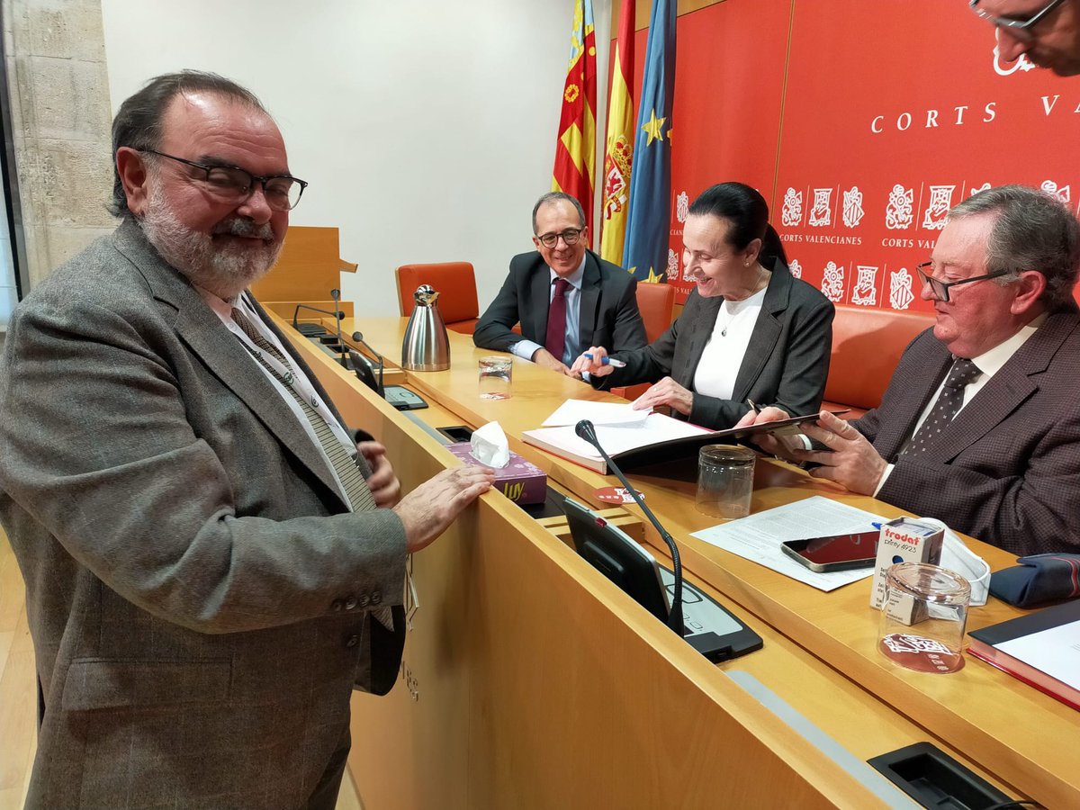 CastellonCsif's tweet photo. 👩‍⚕️👨‍⚕️🏫Desde #CSIF hemos logrado que la Iniciativa Legislativa Popular que hemos impulsado para implantar la enfermería escolar en los centros educativos llegue a Les Corts para su debate parlamentario.
@CSIFCV @CSIFEnsenanzaCV @CSIF_SANIDAD_CV 
https://t.co/WyXxCgW59X https://t.co/rGjysoVM9B