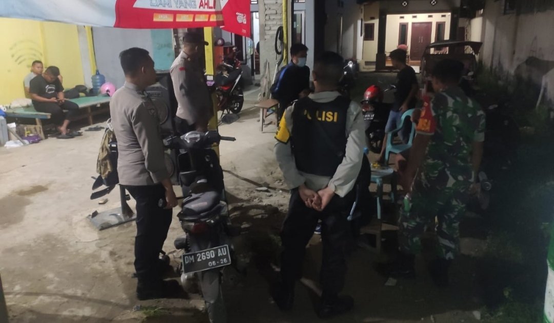 ricky_parmo's tweet photo. Sinergitas TNI-POLRI (polsek kota utara- koramil Kota Utara) dalam mengamankan wilayah kec Sipatana dan kec Kota Utara. 
#polrestagorontalokota 
#kapolrestagorontalokota
#polsekkotautara https://t.co/nrvSYFpOQn