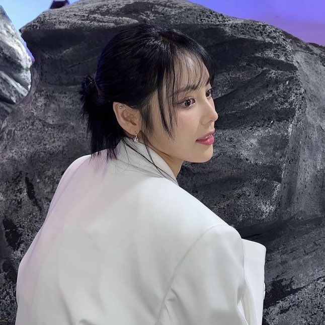 DearHyeju's tweet photo. them posting pics from the set of 0 is so 😭😭😭 like oh hey remember the cb we were gonna have? lol https://t.co/ylDd9S41ct