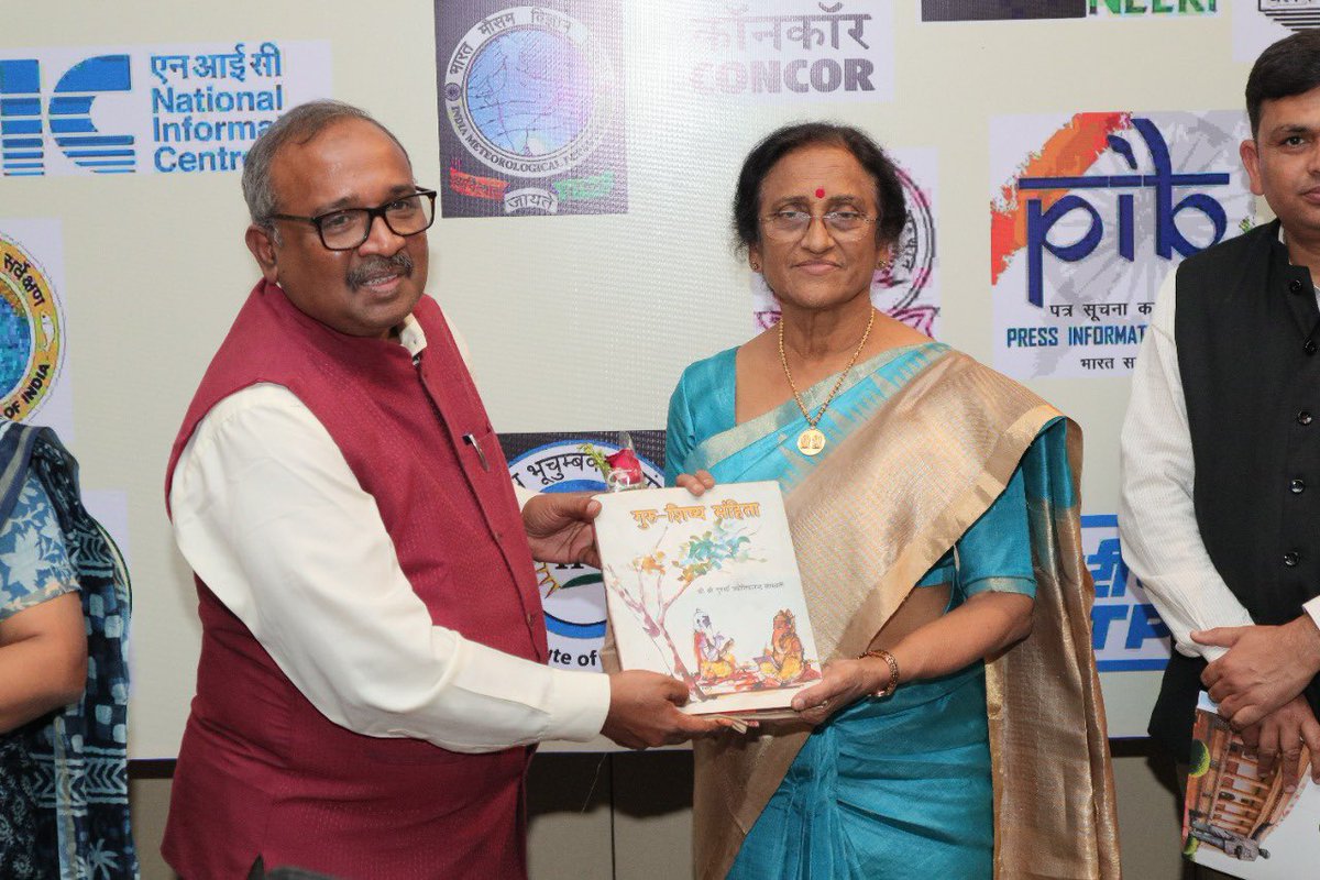 tourismgoi's tweet image. #Repost
आज प्रो. @RitaBJoshiजी की अध्यक्षता में संसदीय राजभाषा समिति ने मुंबई में भारत पर्यटन मुंबई के साथ निरीक्षण बैठक की। इस दौरान समिति ने मंत्रालय एवं विभाग के वरिष्ठ अधिकारियों की उपस्थिति में हो रहे राजभाषा हिंदी के कार्यों का अवलोकन किया।
#SecondsubCommittee