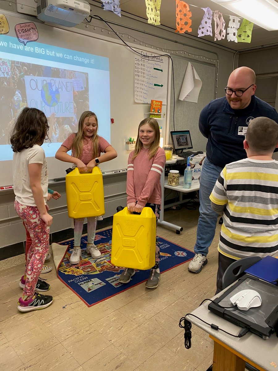 RHTASTEMgrade4's tweet photo. Thank you Drink Local Drink Tap for joining 4th grade to teach us the importance of fresh water and environmental advocacy! Our learners really appreciated having an expert to answer all of their awesome questions about access to water globally! @NRCSRangers @NRCSStem @OSLN https://t.co/OsEVHUhEwe
