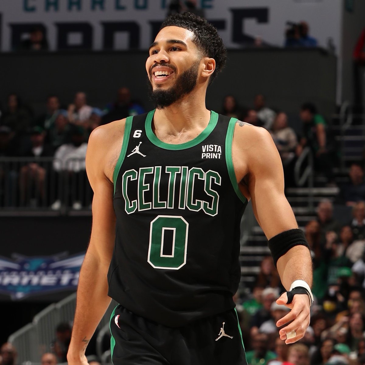 Jayson Tatum tiene:

— Más partidos de 50+PTS que todos en la historia de Boston Celtics: 5.

— El mayor promedio de puntos por partido en una temporada para un jugador de la franquicia: 31.1PPG.

— 24 años.