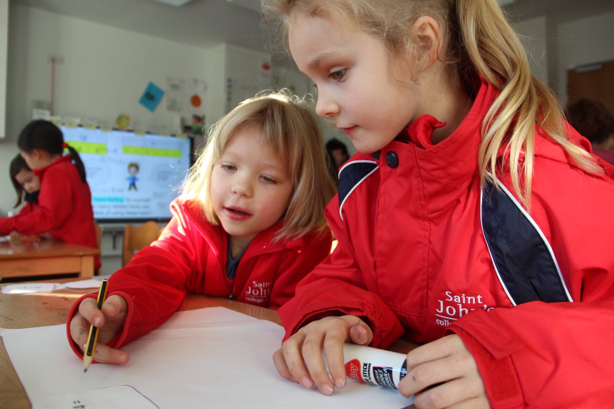 SJCS_Cambridge's tweet photo. If F1s know that 3x6=18 then can use 'base facting' to work up to 3x6,000=18,000 & figure out the inverse too. The children thoughts of related #number facts when working on multiplication & division questions. #maths #teamwork #logicalthought #basefacts https://t.co/E3nS54ui9z