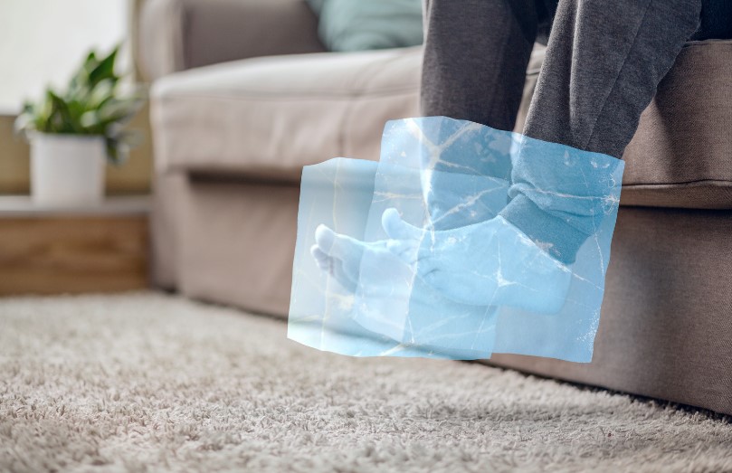 🔊En #invierno🥶 es común sentir frío en los pies 🦶 y es importante recordar:
- No exponerlos a fuentes de calor 🔥 directas (calefacción). Cambios de temperatura pueden provocar sabañones (tipo de inflamación)
- Calcetines térmicos🧦 y masajearlos ayuda a subir su temperatura