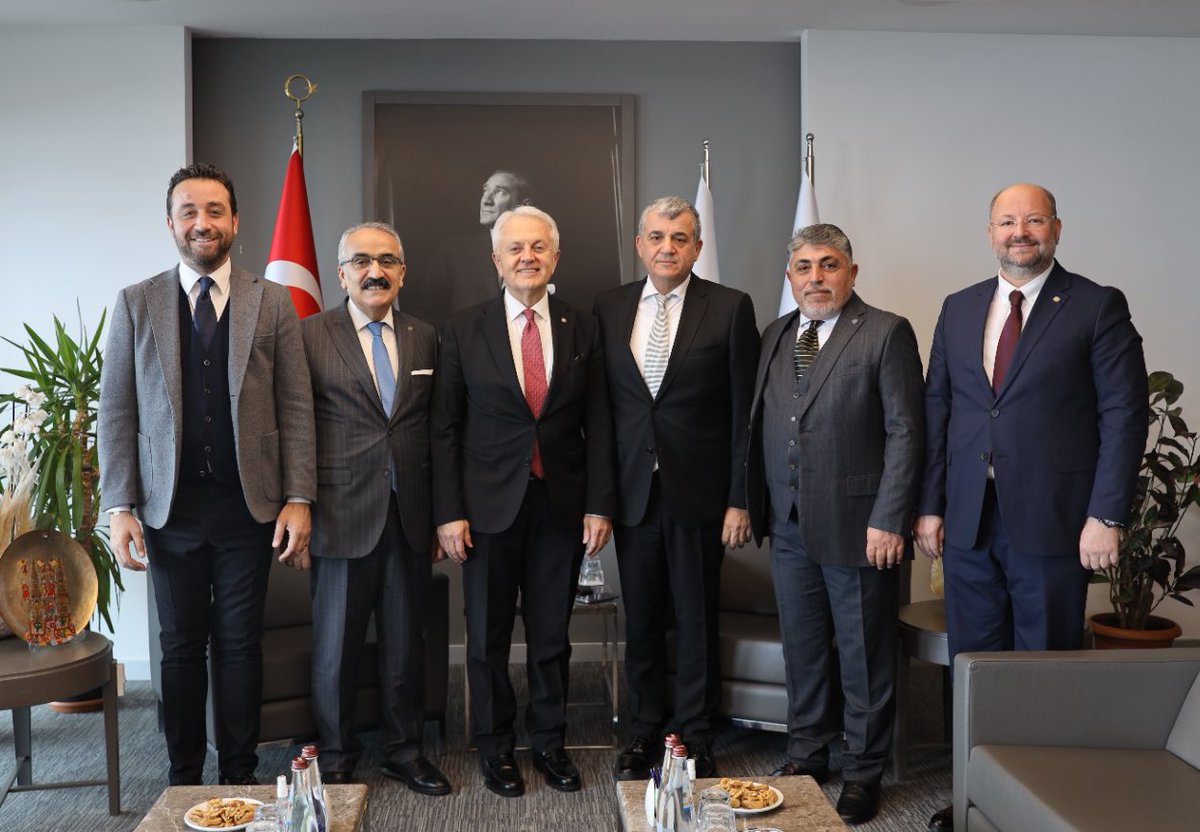 Disiplin Kurulu Başkanımız Yılmaz Eroğlu, Meclis Başkanımız Selami Özpoyraz'a tebrik ziyaretinde bulundu.

Ziyarete, Meclis Başkan Yardımcımız Mehmet Tahir Özdemir ile Disiplin Kurulu Üyelerimiz Kasım Gündüz, Mehmet Ceylan ve Rıdvan Gürgönül katıldı.