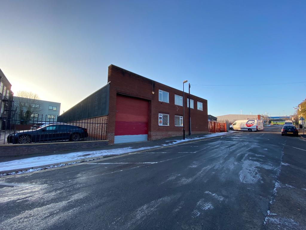 BurleyBrowne's tweet photo. Located within a well established industrial position  @BurleyBrowne offer to the market TO LET - Portland Street #Aston providing warehouse of 9,275sqft with two storey offices of 2,090sqft. Secure yard and loading access. New lease available https://t.co/UT9OPAdBRS