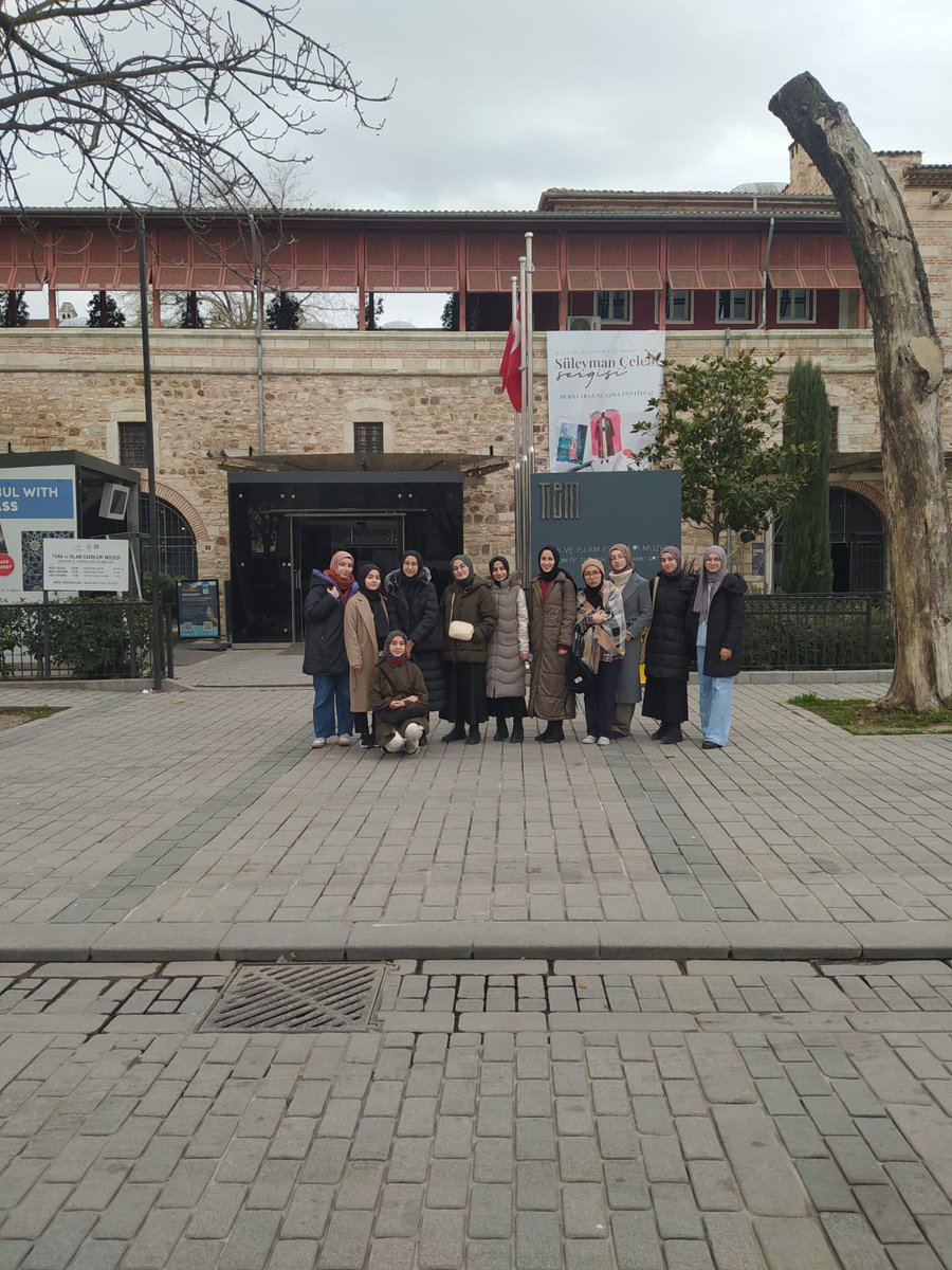 tugvabasaksehir's tweet photo. 📢 Gezi kulübümüzde bugün:

📍Eyüp Sultan Camii
📍Türk ve İslam Eserleri Müzesi
📍Arkeoloji Müzesi

Gezi kulübümüze eşlik eden,

📌 Mehmet Emin Saraç Anadolu İmam Hatip Lisesi

Öğrencilerimizle beraber keyifli ve bilgili bir gezi gerçekleştirdik. 

Haydi Sende Gel.. 😎 https://t.co/C9KNOjqwhB