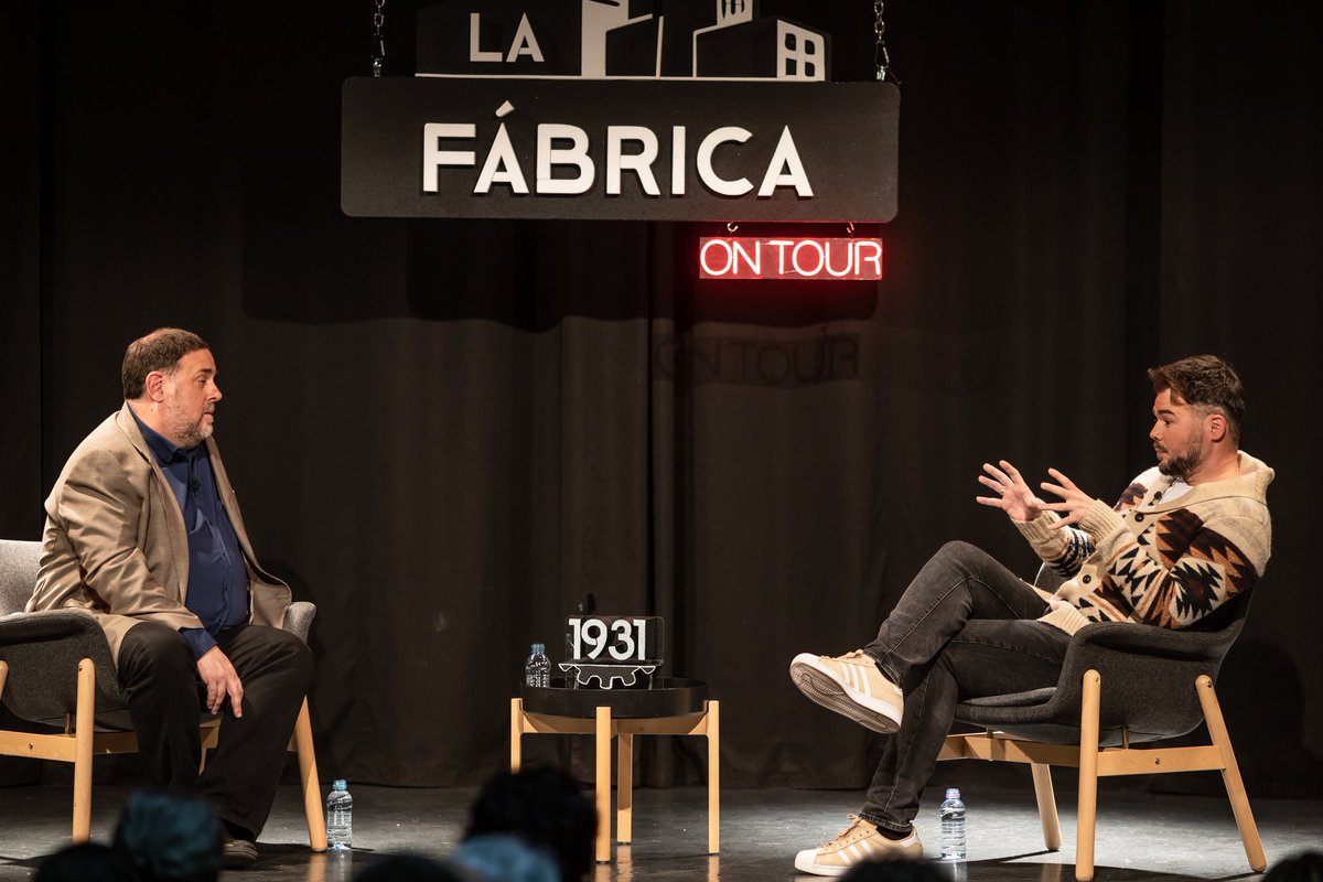 S'entrevisten ells mateixos en programes que es produeixen ells mateixos (la productora de l’Oriol Soler) en televisions que subvencionen ells mateixos (500.000€ a 8tv) per obtindre un trist 0,1% de quota de pantalla (3.000 espectadors en prime time). I tot pagant nosaltres.