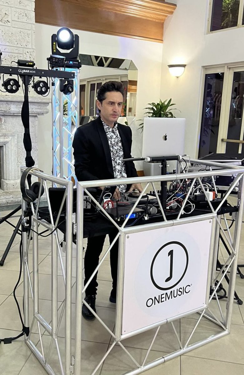dmiamiband's tweet photo. DJames… @onemusicusa #privateparty #miami #doral #onemusicusa #Dj #music #goodmusic #sound #lighting #production https://t.co/QpB0KfwRvX https://t.co/aqFWG2lanR