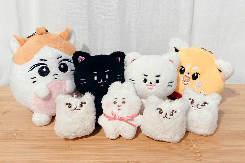 냥이들 와서 구경왔다가 온김에 찍어보는 동물형 칭구들 가족사진😊
형아 (#하성운) 닮은 #쟈근뽀메 #햄찌운 #하끼 #셍볼 #하양냥 #하깜냥 #하늘통신