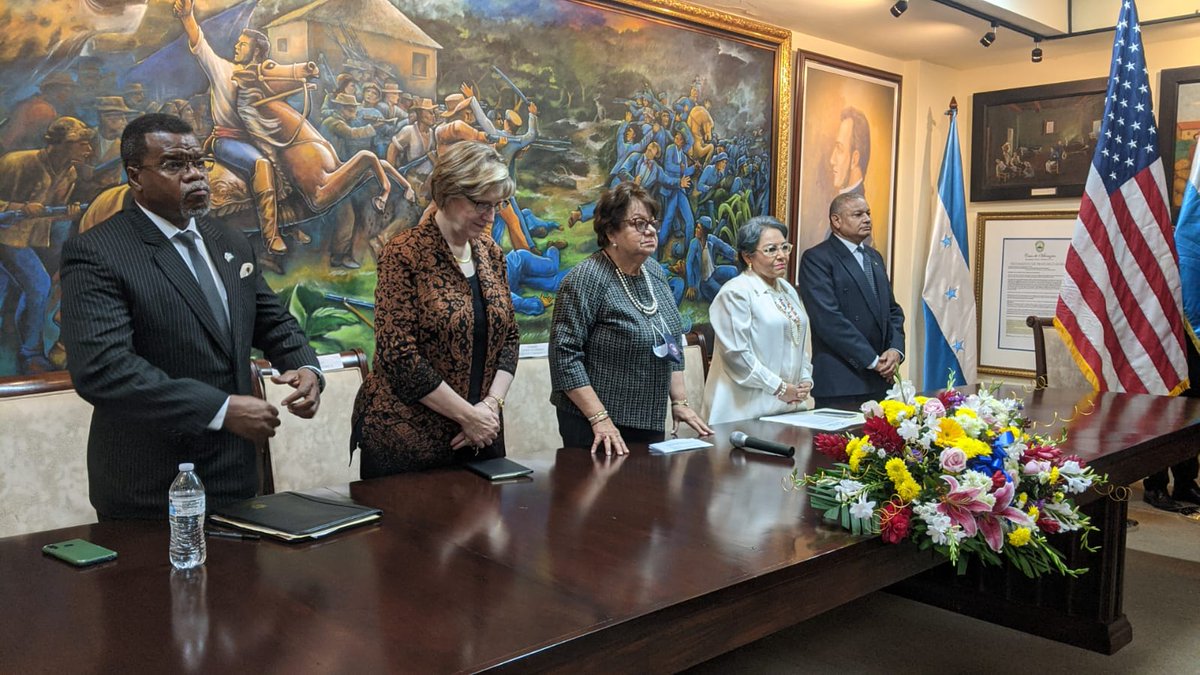 SECAPPH's tweet image. 📌Desde Casa Morazán, compartimos el evento conmemorativo al natalicio de Martin Luther King, vocero defensor de los derechos de las comunidades afrodescendientes, ganador del Premio Nobel de la Paz.

#MartinLutherKingJrDay
#DerechosHumanos
#CONADEH 
#Cultura 
#Pueblos