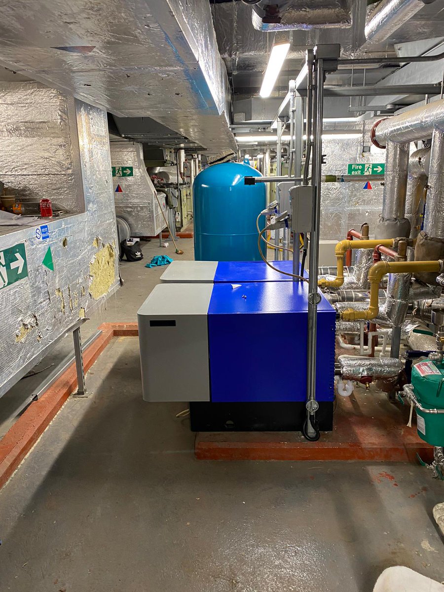 DarnellsLtd's tweet image. This week we've completed an emergency two boiler replacement for Oxford University Hospitals NHS  Trust. Here are some After &amp;amp; Before photos. Thanks to @heatingatwork for supplying the replacement boilers quickly &amp;amp; @MidthermEng for supplying the flue parts #topwork #heatison👨‍🔧👍