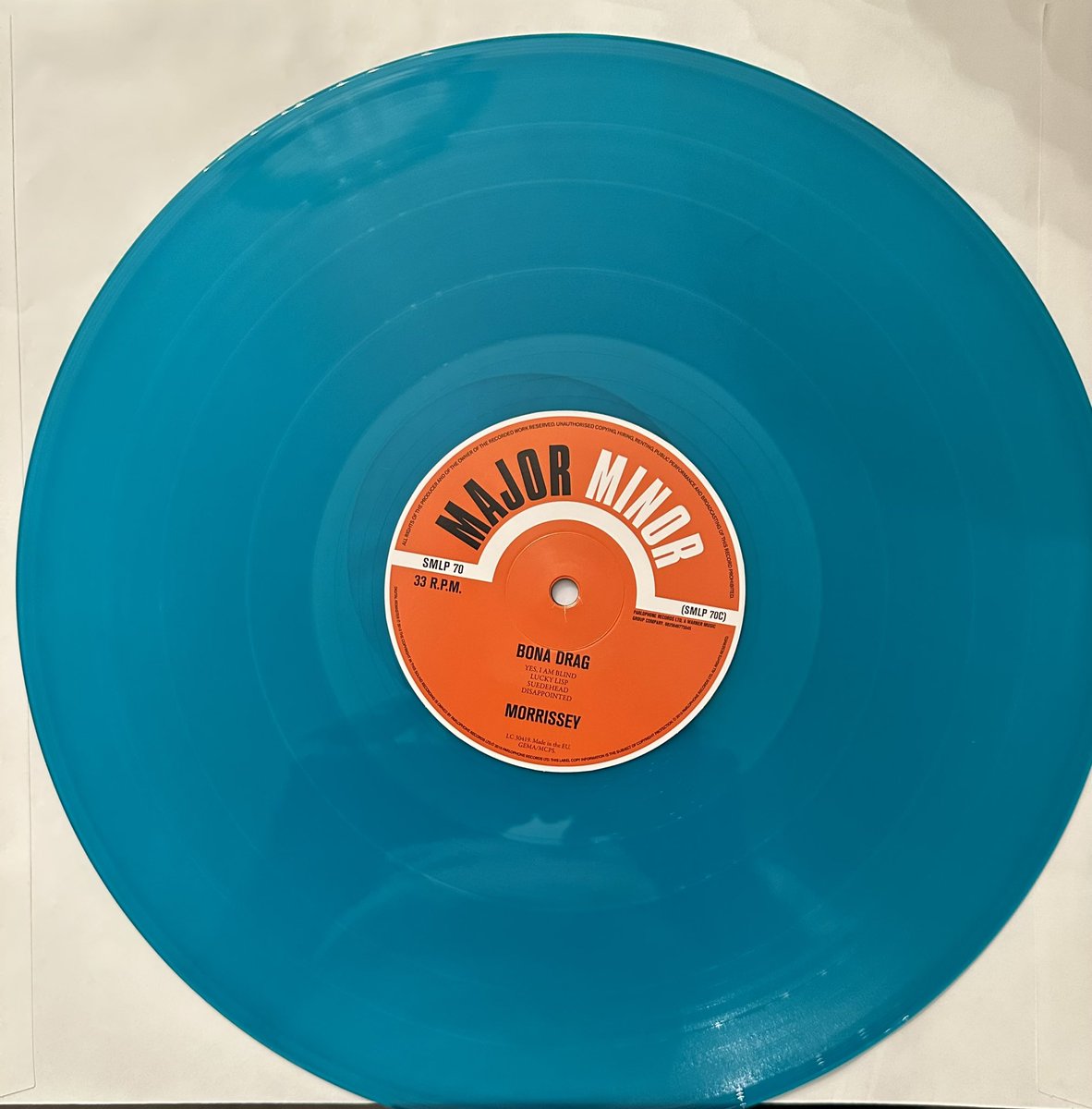 furbehrrr's tweet photo. Bona Drag is a compilation album by Morrissey released in OCT of ‘90. The album features an array of Morrissey's most popular songs from his early solo career, most of which had not been released on any previous album. 🤗

#Morrissey 🤩🤩🤩🤩🤩

#BonaDrag  #ColoredVinyl https://t.co/Ynlp8dZwVo