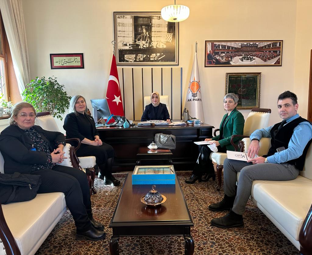 Meslektaşlarım bugün Kamuda Çalısan Avukatlar derneğini temsilen  Av. Makbule Karaoğlan  Av. Afitap Öndaş Av. Leyla Sipahi Av. Alparslan Çevik  ile  Ak Parti Grup Başkanvekili Sayın Özlem ZENGİN'i ziyaret ederek #KamuAvukatıHaklıBeklenti <a href="/AvOzlemZengin/">Av. Özlem Zengin 🇹🇷</a> <a href="/Akparti/">AK Parti</a> <a href="/mehmetucum/">Mehmet Uçum</a>