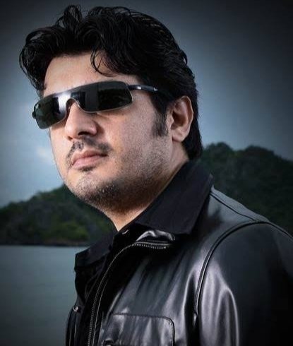 TOlMovies's tweet photo. Who Is Looking Stylish In Cooler ?
https://t.co/nxsvQbRQZB

         🔄#AJITH                  ❤️#VIJAY https://t.co/Cp9gRwfHSX