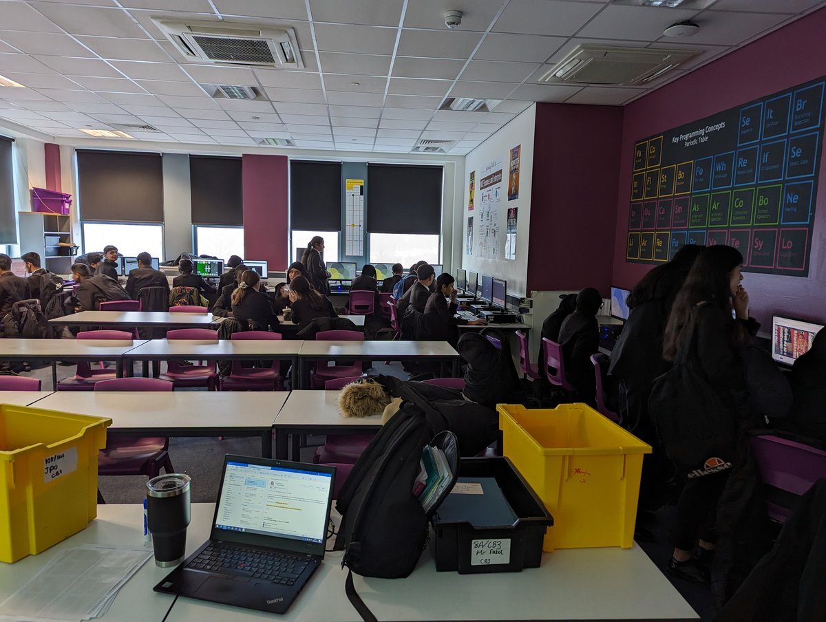ComputingEssa's tweet image. In excess of 40 students enjoying lunchtime computer club @EssaAcademy 🖥️😃💻