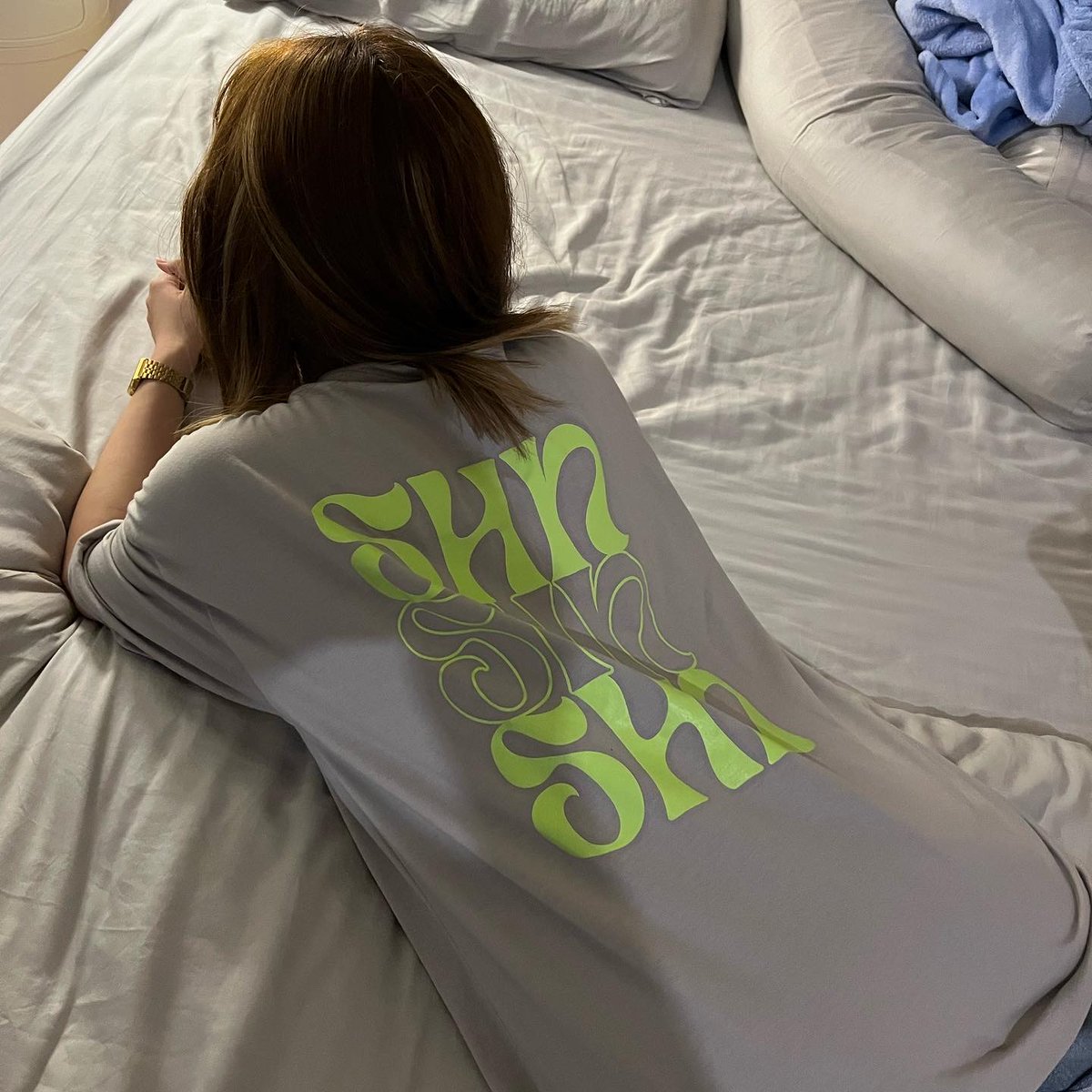 ✨MERCH GIVEAWAY
Exciting times bcos we now have SHN merchhhhh!!!

Sign up for my mailing list to stand a chance to win! 
3 winners will be picked randomly
Winners will be announced on the 21st of January✨

Sign up link here: helloshn.com/subscribe

Thank you for all the love❤️