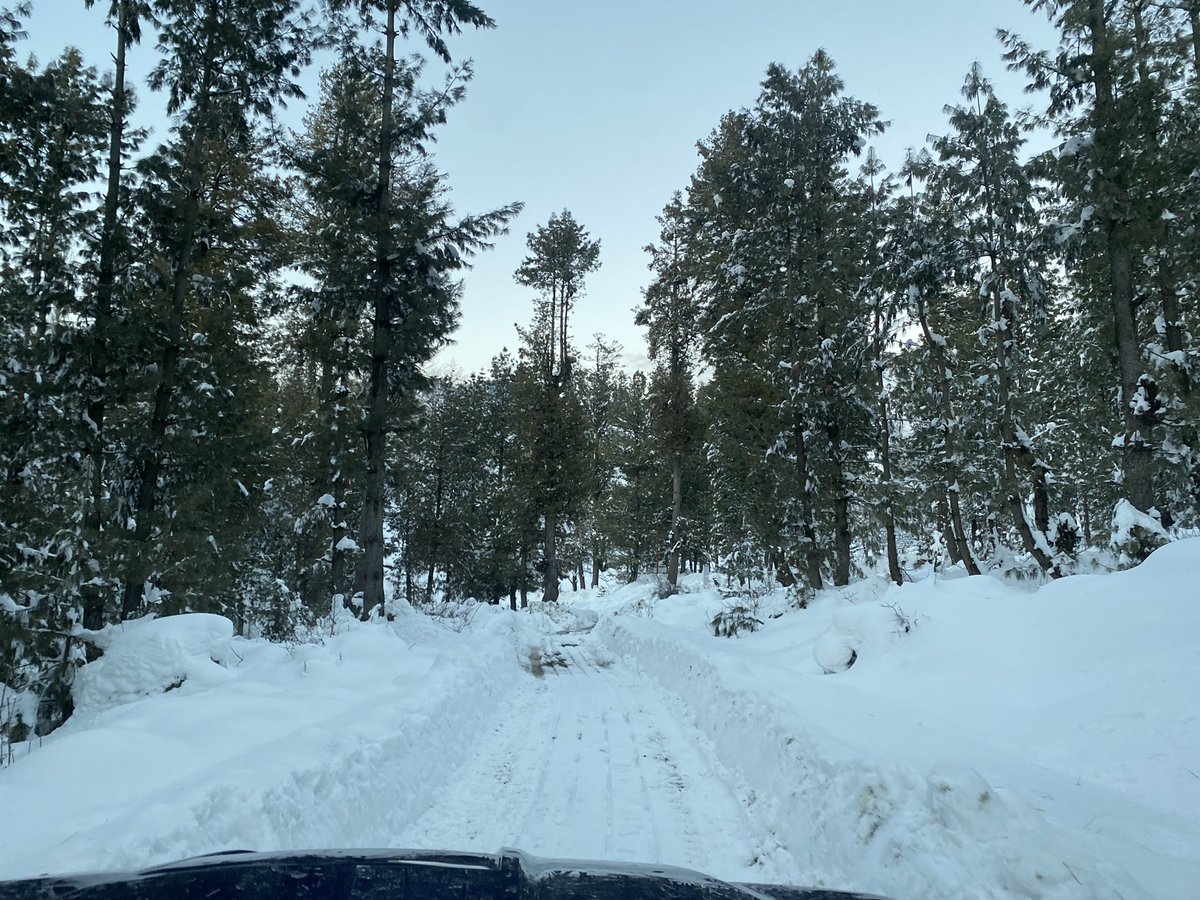 eyadqadri's tweet photo. NC pass snow clearance operations. #work #Karnah https://t.co/QAQi2iYtNV