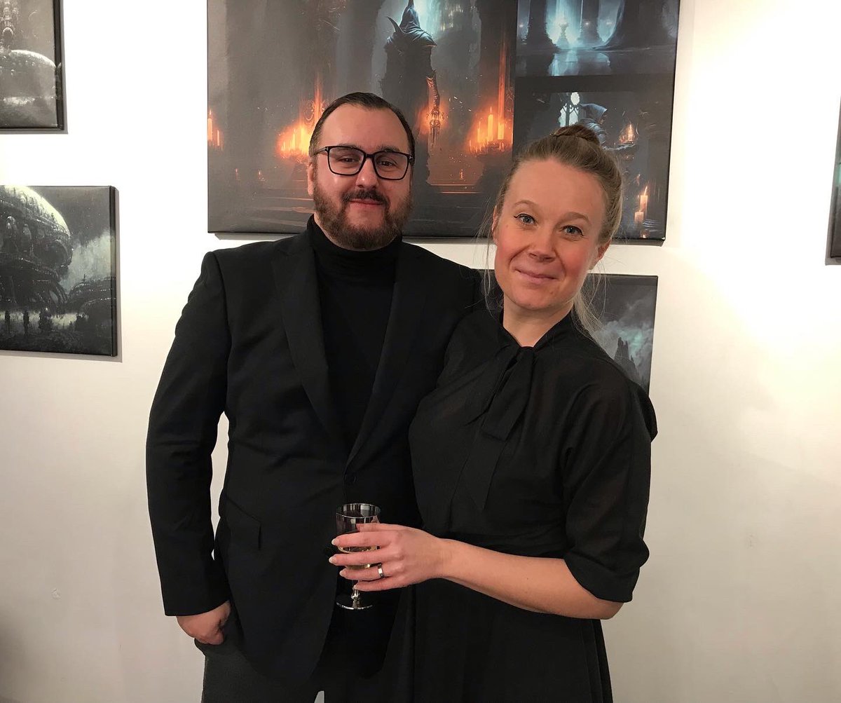 pershagens's tweet photo. Tack för en fantastisk vernissage av ”Faller Himlen Ner?” av Simon Kölle i lördags!

Drygt 100(!) besökare under dagen, och en stor del sålda verk!

Välkomna in denna vecka:

Tors 19e: 15.00 - 19.00
Lör 21a: 13.00 - 17.00
Sön 22a: 13.00 - 16.00

Mer info: https://t.co/yM8q7hQxsM https://t.co/63jn0I6NGm