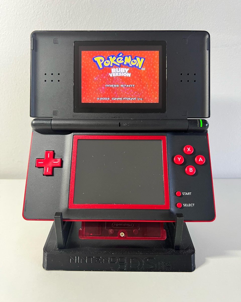 crazygaming89's tweet photo. Beautiful piece here for sale as a bundle. Drop us a DM if interested 💪🏻. 

#gamingcrazy #xbox #ps4 #gaming #gamer #retrogamer #retrogames #nintendo #gameboy #sega #sony #microsoft #forsale #wii #ps2 #xbox360 #supermario #pokemon #cod #callofduty #gta #handheld #nintendoDS https://t.co/g90wAS0lfv