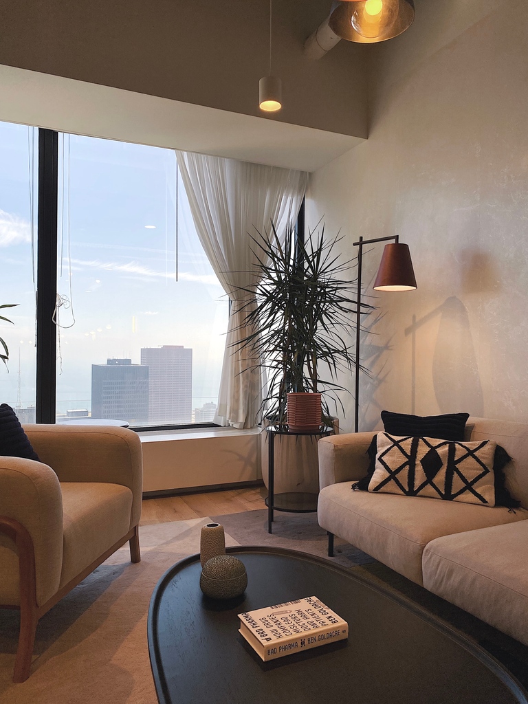 Our office in the Willis Tower is so cozy it almost feels like we're working from home! You can't beat the amazing view either 🏙️☕️

We hope the start of everyone's morning has been going by great so far! Let's do our best this week 😄

#chicago #morning #office #motivation