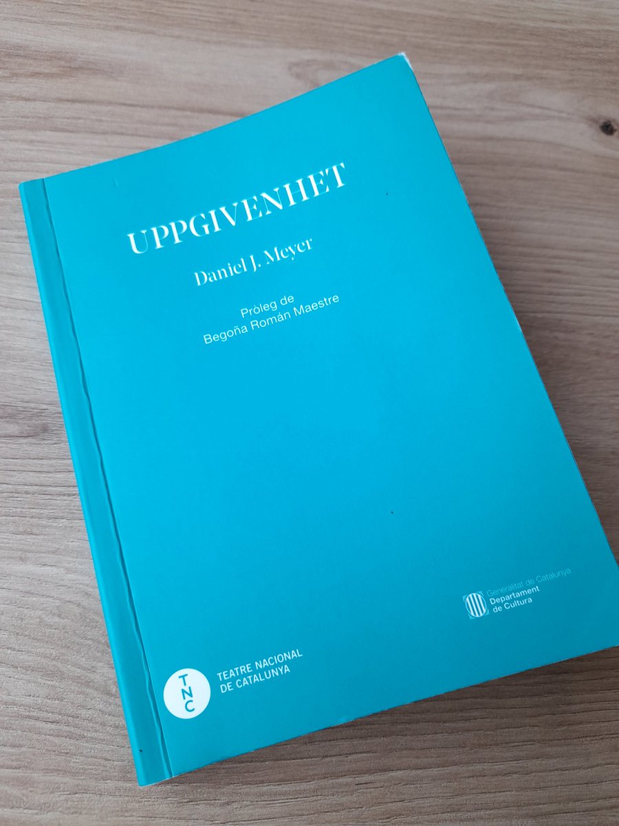 RoserMM's tweet photo. Trobar entrades per #Uppgivenhet al @teatrenacional és missió impossible. Però al menys he pogut emocionar-me llegint el text de @danijmeyer.
Creuant els dits per a què es torni a programar aviat.
"Què hem fet perquè algú tan pur perdi tota esperança?" https://t.co/bz5CjZQBvs