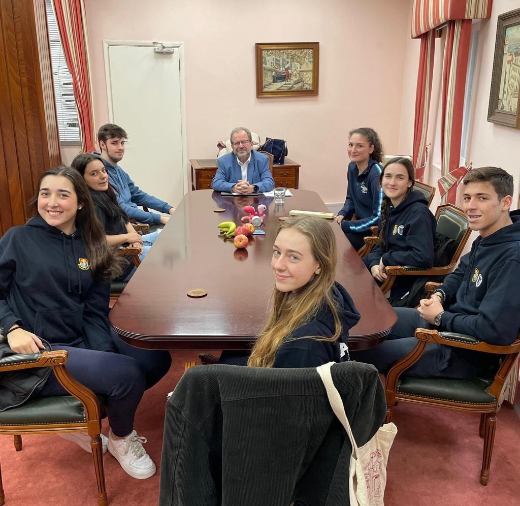 Minister for Education John Cortes last week met with the senior student representatives of our three secondary educational establishments, Gibraltar College, Westside and Bayside.