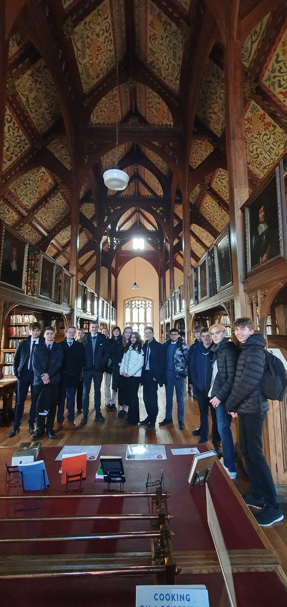 Some of our Year 12 and Year 11 students who are aspiring to attend @UniofOxford visiting @MansfieldOxford today. #nextsteps #aspiration #oxforduni #mansfield
