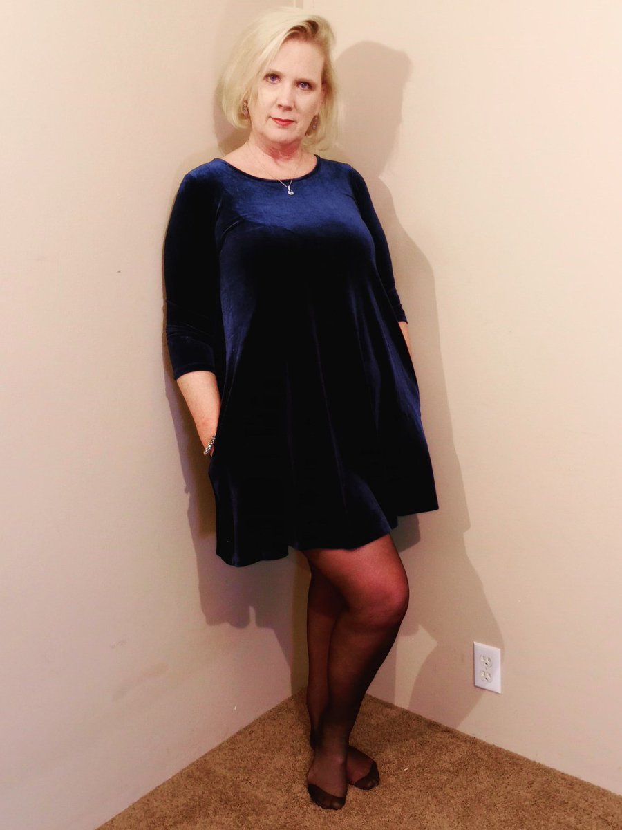 ✨Outfit of the Day✨
Agnes & Dora
Royal Blue Velvet Tunic Dress w/pockets!
#winterfashion #winteroutfit #ootd #ootdfashion #thriftedfashion #thriftedclothes #thriftedstyle #thrifted #thriftedit #prelovedclothes #prelovedfashion #preloveddress