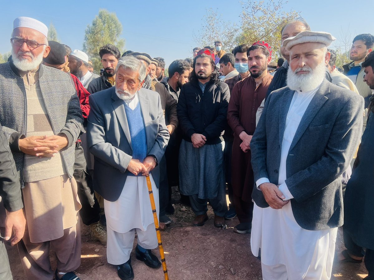 GilamanPashten's tweet photo. لطیف لالا مو خاورو ته وسپارلو😭نن د پښتنو ټول مشران د لطیف افریدی پهٔ مرګ سره راغونډ ؤ ، کاش چې د پشتون قام مشران د پنجابی استعمار څخه د خلاصون او خپلواکۍ لپاره داسې پهٔ یوهٔ ټغر راټول شوې ،یقین ومنه ډیره زر به پښتانه خاوره خپلواکه او د جبر نه خلاصه شي
#LatifAfridi https://t.co/gGWdRMhTiW
