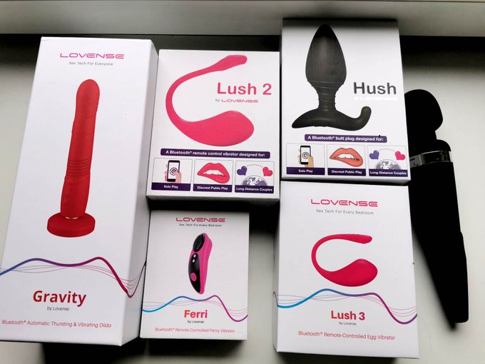 Impossible de d&eacute;cider si je prend le Hyphy ou les Gemini comme prochain jouet de chez @Lovense @CamModelToys<a href="/tag/advent"class="tags"><span>#advent</span></a><a href="/tag/adventcalendar"class="tags"><span>#adventcalendar</span></a><a href="/tag/adventcalendar2022"class="tags"><span>#adventcalendar2022</span></a>