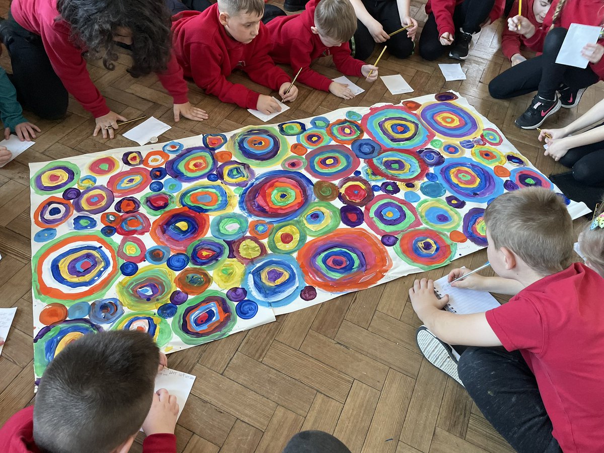 BubsyTownhill's tweet photo. Year 2 have loved starting ‘The Dot’ art project based on @peterhreynolds brilliant book! And maths too, estimating how many dots have been painted today! #THCy2 #artwork https://t.co/Y3KyiW5Adu