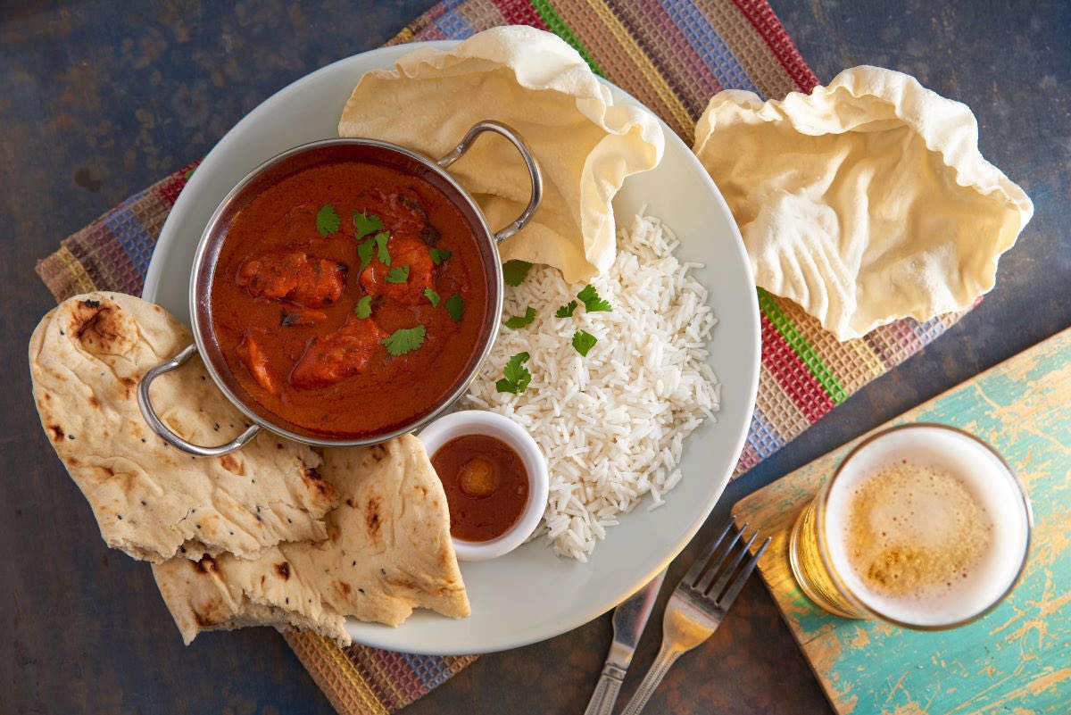 OldMonkeyMCR's tweet photo. How cold is it?! Warm up with one of our lovely curries. £10.95 with poppadoms, rice, naan and a pint or glass of wine! #snowontheway #curryclub #coldmanchester https://t.co/HnZuesA6M8