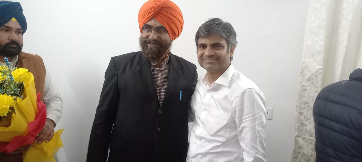Kashmir_s_wahla's tweet image. ਚੰਡੀਗੜ੍ਹ ਪਾਰਟੀ ਦਫ਼ਤਰ ਵਿਖੇ ਮੈਂਬਰ ਰਾਜ ਸਭਾ ਅਤੇ ਰਾਸ਼ਟਰੀ ਸੰਗਠਨ ਦੇ ਜਨਰਲ ਸੈਕਟਰੀ @SandeepPathak04 ਜੀ ਨਾਲ ਮੀਟਿੰਗ ਕੀਤੀ ਅਤੇ ਗੁਰਦਾਸਪੁਰ ਦੀ ਰਾਜਨੀਤੀ ਅਤੇ ਮਸਲਿਆਂ ਬਾਰੇ ਚਰਚਾ ਕੀਤੀ @ArvindKejriwal @BhagwantMann @JarnailSinghAAP @raghav_chadha @SandeepPathak04 @KuldeepSinghAAP @Sandhwan @AAPPunjab