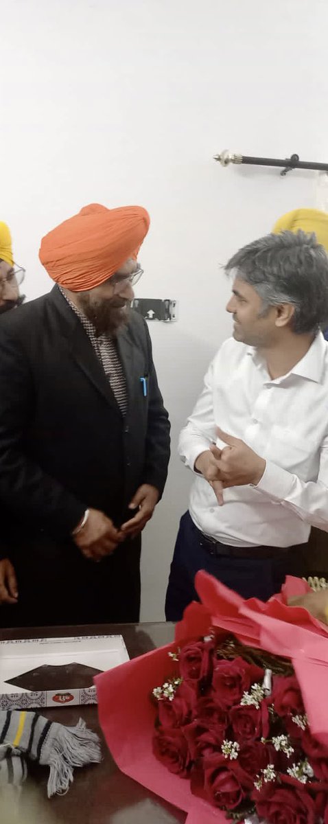 Kashmir_s_wahla's tweet image. ਚੰਡੀਗੜ੍ਹ ਪਾਰਟੀ ਦਫ਼ਤਰ ਵਿਖੇ ਮੈਂਬਰ ਰਾਜ ਸਭਾ ਅਤੇ ਰਾਸ਼ਟਰੀ ਸੰਗਠਨ ਦੇ ਜਨਰਲ ਸੈਕਟਰੀ @SandeepPathak04 ਜੀ ਨਾਲ ਮੀਟਿੰਗ ਕੀਤੀ ਅਤੇ ਗੁਰਦਾਸਪੁਰ ਦੀ ਰਾਜਨੀਤੀ ਅਤੇ ਮਸਲਿਆਂ ਬਾਰੇ ਚਰਚਾ ਕੀਤੀ @ArvindKejriwal @BhagwantMann @JarnailSinghAAP @raghav_chadha @SandeepPathak04 @KuldeepSinghAAP @Sandhwan @AAPPunjab