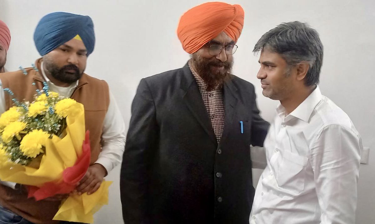 Kashmir_s_wahla's tweet image. ਚੰਡੀਗੜ੍ਹ ਪਾਰਟੀ ਦਫ਼ਤਰ ਵਿਖੇ ਮੈਂਬਰ ਰਾਜ ਸਭਾ ਅਤੇ ਰਾਸ਼ਟਰੀ ਸੰਗਠਨ ਦੇ ਜਨਰਲ ਸੈਕਟਰੀ @SandeepPathak04 ਜੀ ਨਾਲ ਮੀਟਿੰਗ ਕੀਤੀ ਅਤੇ ਗੁਰਦਾਸਪੁਰ ਦੀ ਰਾਜਨੀਤੀ ਅਤੇ ਮਸਲਿਆਂ ਬਾਰੇ ਚਰਚਾ ਕੀਤੀ @ArvindKejriwal @BhagwantMann @JarnailSinghAAP @raghav_chadha @SandeepPathak04 @KuldeepSinghAAP @Sandhwan @AAPPunjab