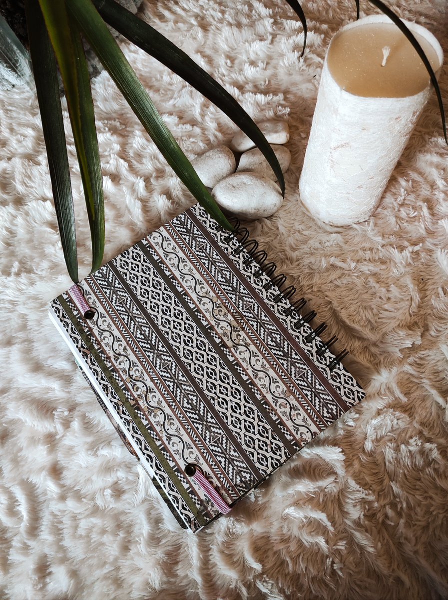 ¡Hoy traemos un nuevo diseño realizado con la colección Amazonia de <a href="/crisradovan/">Cristina Radovan</a> !

Para nosotras es uno de los modelos más bonitos que hemos elaborado hasta ahora 💞💞

¡Si queréis más información podéis escribirnos!

#scrapbooking #scrap #scrapbook #manualidades 
#cuadernos
