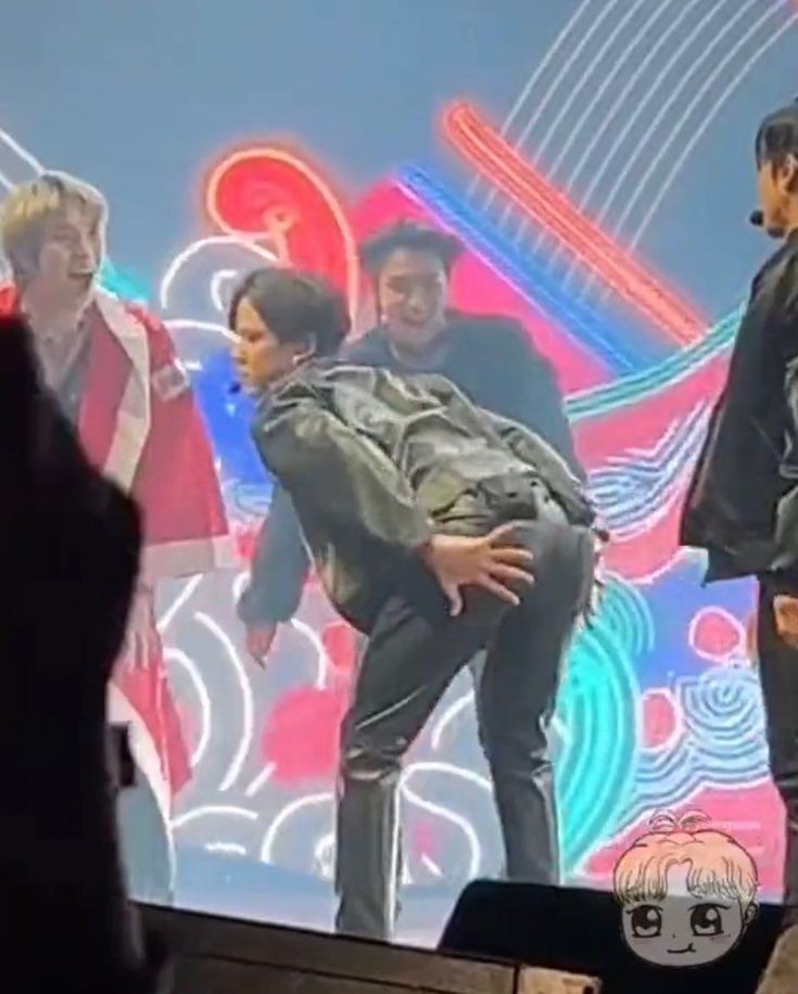 atinyteez009's tweet photo. A thread : Yunho is one of the funniest and weirdest member of ateez. https://t.co/r6ks0HImSs