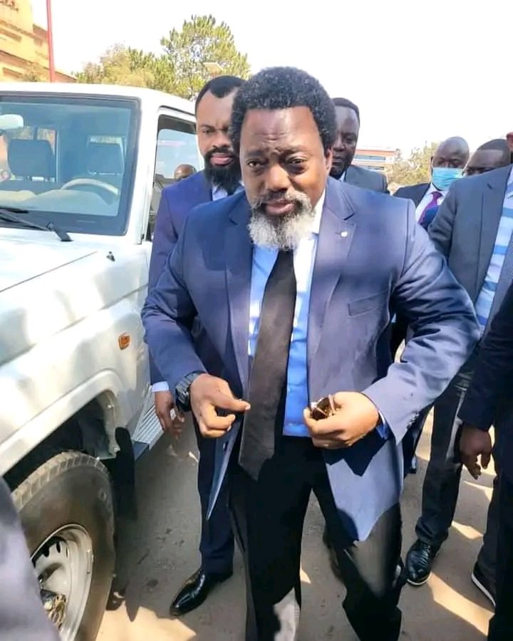life_Info__'s tweet photo. La sorcellerie c'est de penser que #JOSEPH_KABILA reviendra un jour au pouvoir dans mon pays la #RDC 🇨🇩 .😎
vive #Fatshibeton,#mukwatombolo,#RoiSoleil,#inzulukable,#congoenavant #2023. https://t.co/Xwl6Y8b0LA